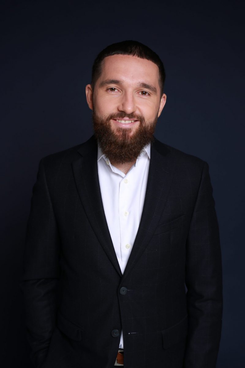 Portrait de Romain Pouzier, leader en stratégie de recrutement chez Ryse Partners